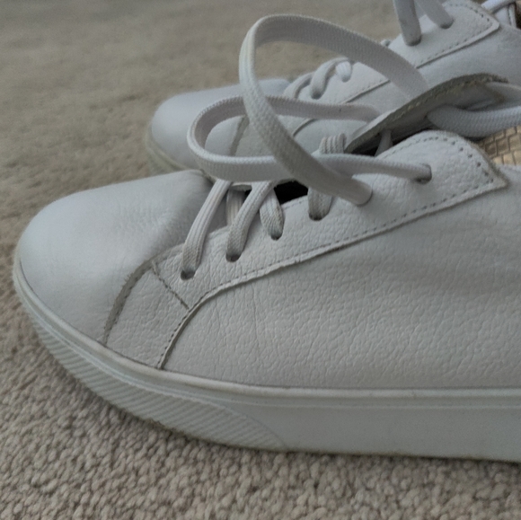 Kaanas Lace-Up Sneakers - Picture 12 of 16